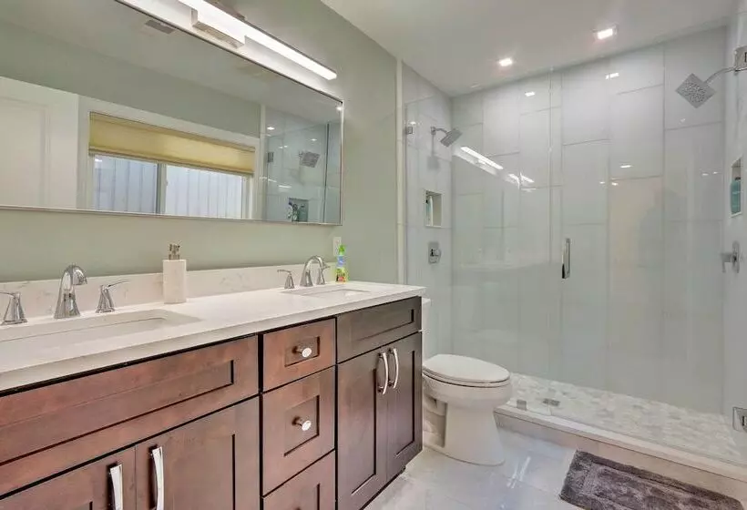 Sea Pines Resort Escape W/ Deck ~ 2 Mi To Beach!