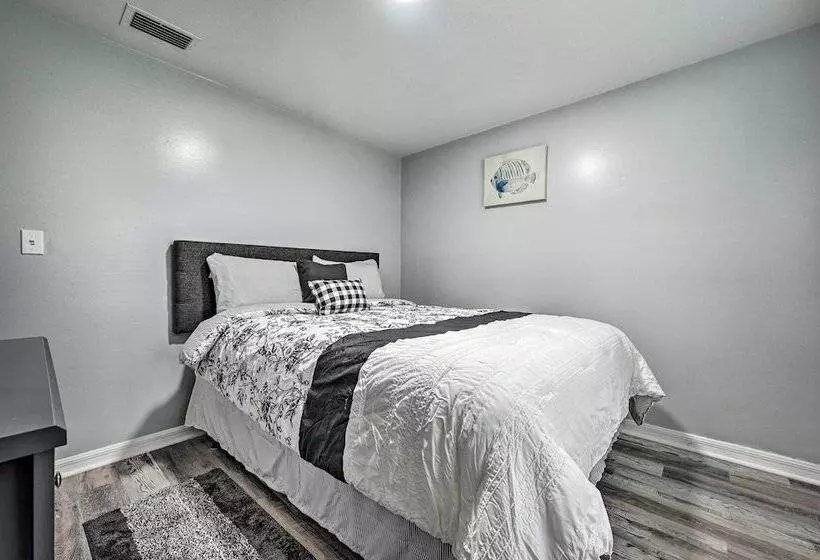 Spacious Brandon Home W/ Private Outdoor Pool