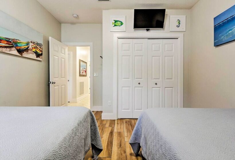 Spacious Miramar Beach Cottage W/ Beach Access!