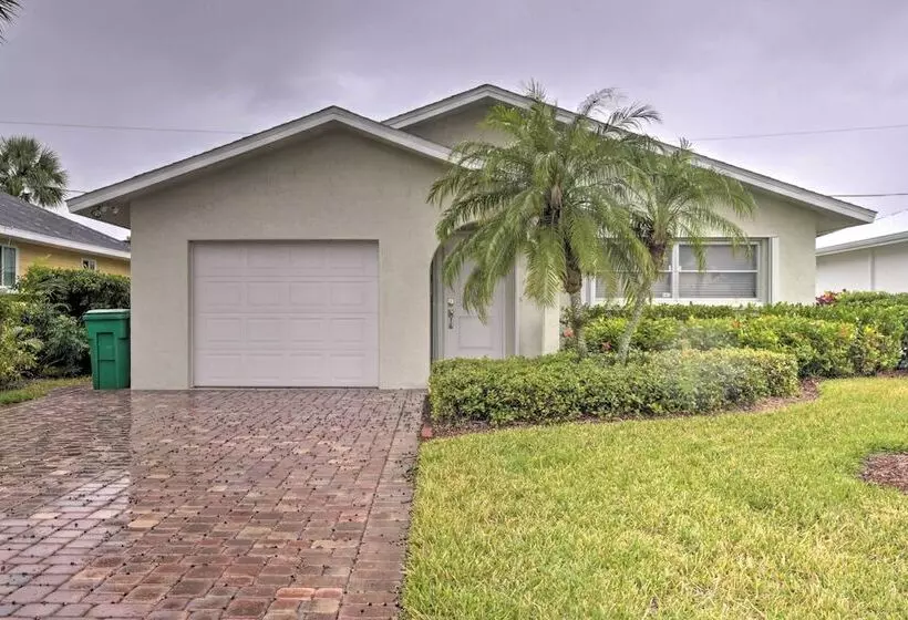 Spacious Naples Home < 1 Mi To Vanderbilt Beach!