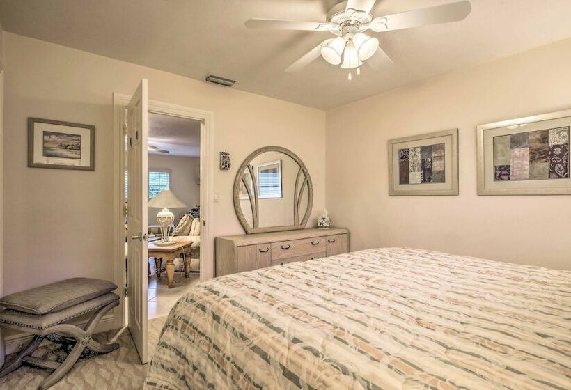 Spacious Naples Home < 1 Mi To Vanderbilt Beach!