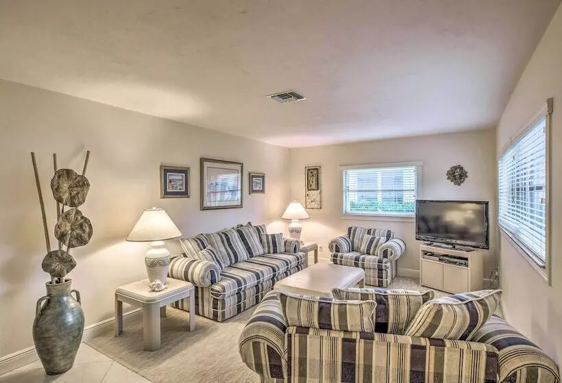 Spacious Naples Home < 1 Mi To Vanderbilt Beach!