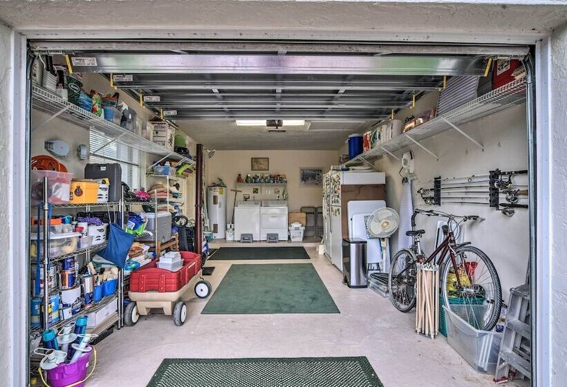 Spacious Naples Home < 1 Mi To Vanderbilt Beach!