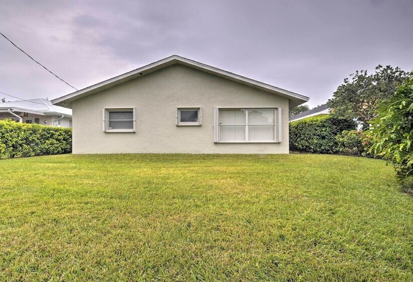 Spacious Naples Home < 1 Mi To Vanderbilt Beach!