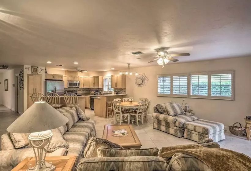 Spacious Naples Home < 1 Mi To Vanderbilt Beach!