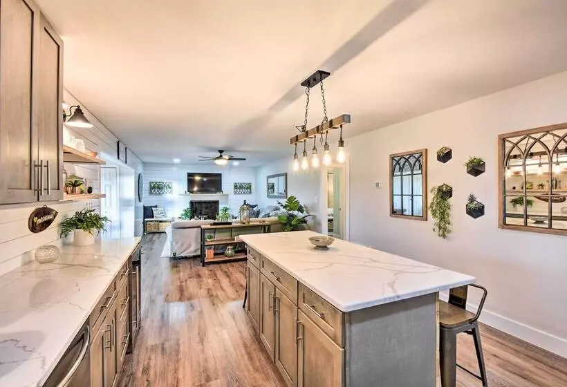 Townville Lake House W/ Private Dock, Kayaks!