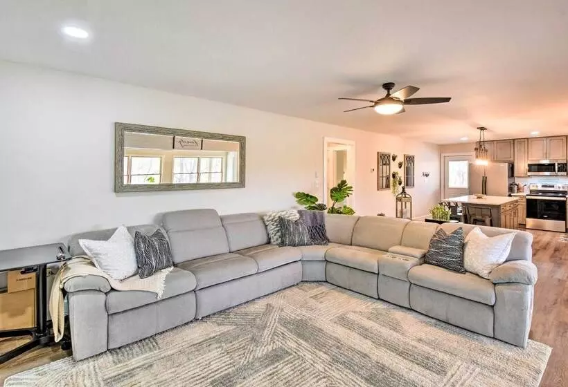 Townville Lake House W/ Private Dock, Kayaks!