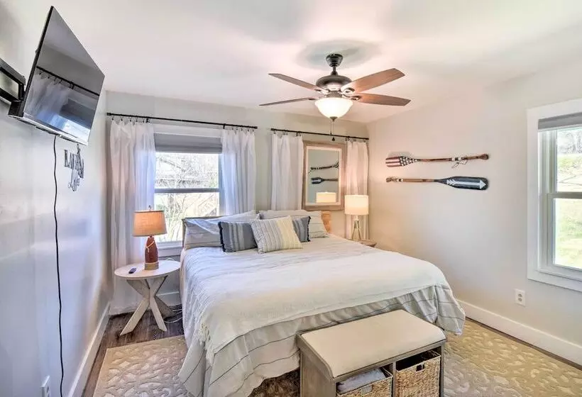 Townville Lake House W/ Private Dock, Kayaks!