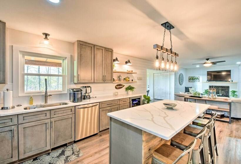 Townville Lake House W/ Private Dock, Kayaks!