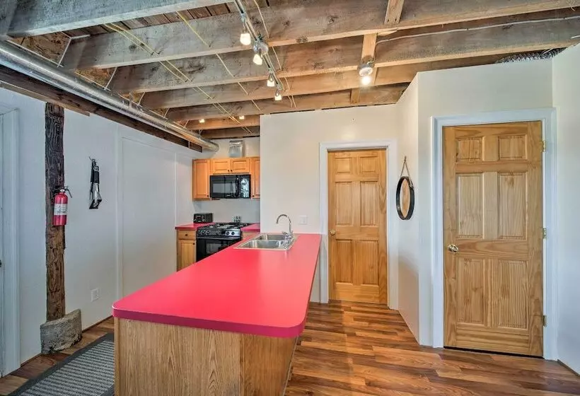 Updated Berger Cottage W/ Pool, On A Private Farm!