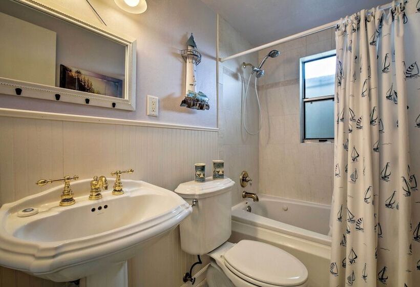 Waterfront Hernando Beach Home W/ Dock+kayaks