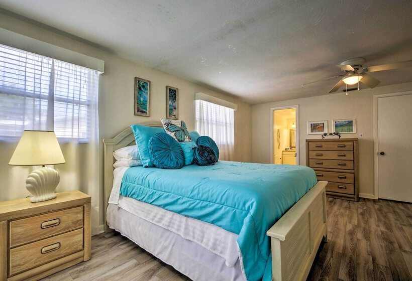 Waterfront Hernando Beach Home W/ Dock+kayaks