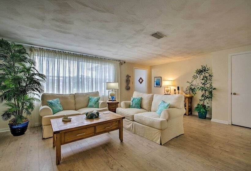 Waterfront Hernando Beach Home W/ Dock+kayaks