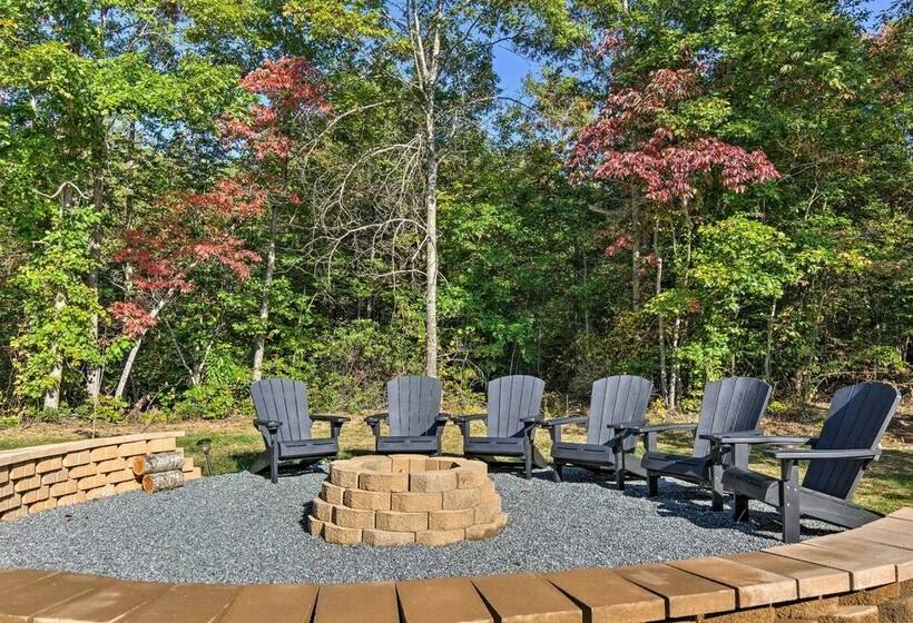 Beautiful Rutherfordton Retreat W/ Fire Pit!