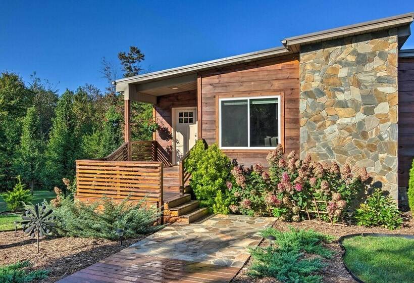 Beautiful Rutherfordton Retreat W/ Fire Pit!