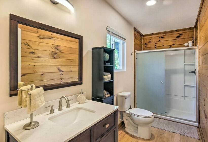 Beautiful Rutherfordton Retreat W/ Fire Pit!