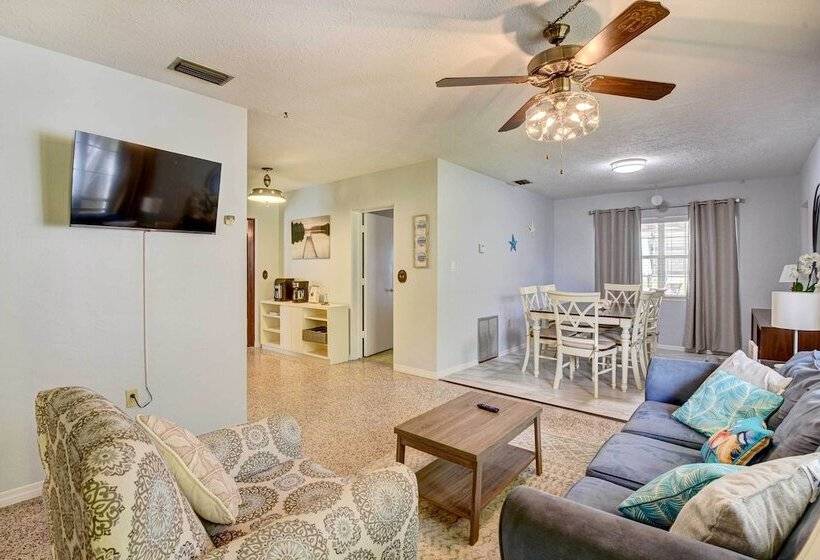 Bradenton Cottage W/ Screened Pool: 12 Mi To Beach