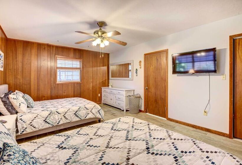 Bradenton Cottage W/ Screened Pool: 12 Mi To Beach