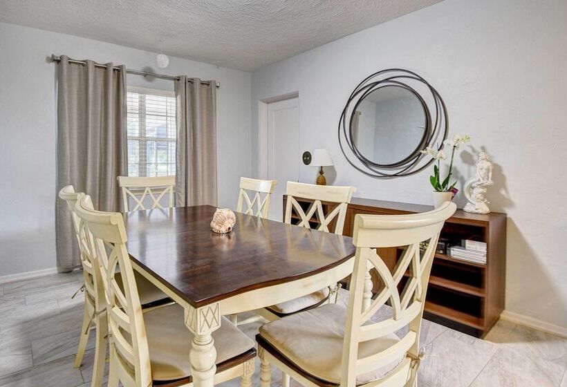 Bradenton Cottage W/ Screened Pool: 12 Mi To Beach