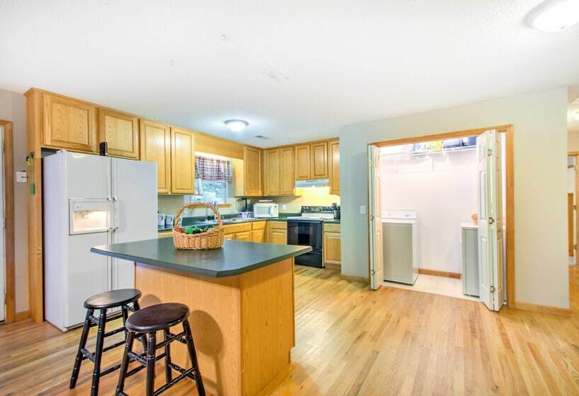 Cedar Mountain House On 12 Acres   Near Trails!