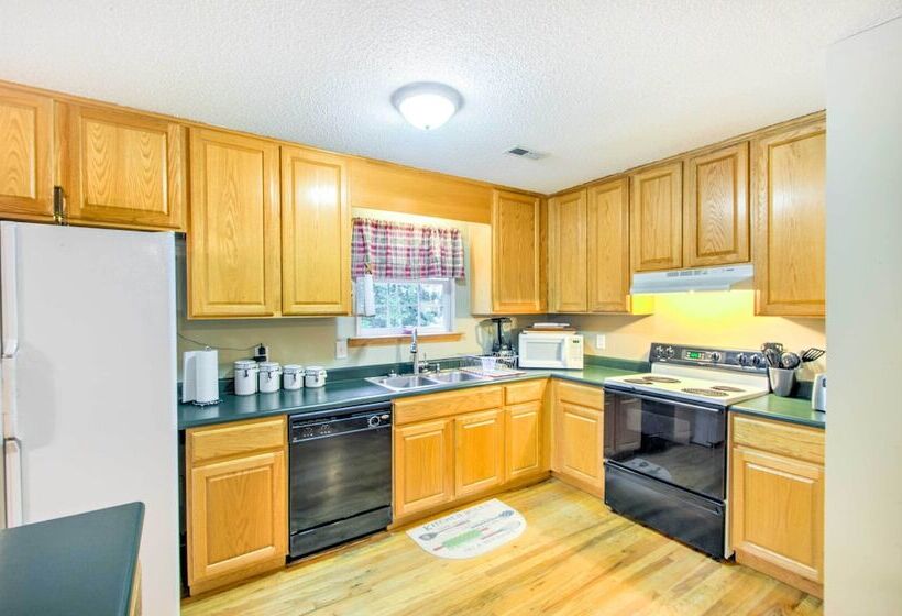 Cedar Mountain House On 12 Acres   Near Trails!