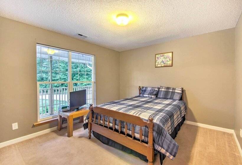 Cedar Mountain House On 12 Acres   Near Trails!