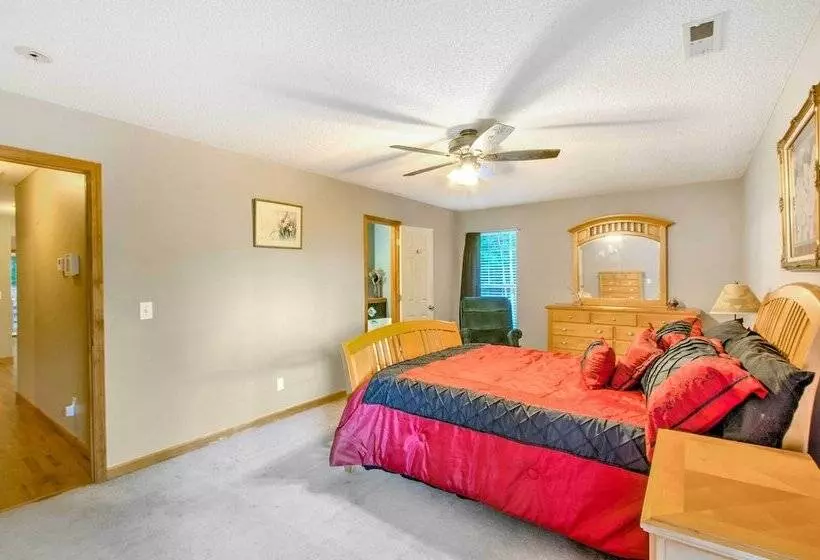 Cedar Mountain House On 12 Acres   Near Trails!