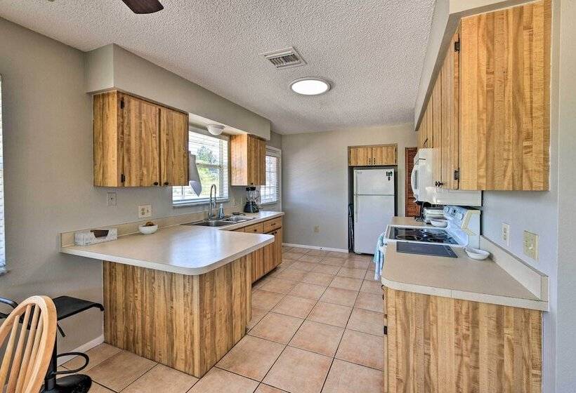 Coastal Oasis W/ Shared Pool, 2 Mi To Beach!