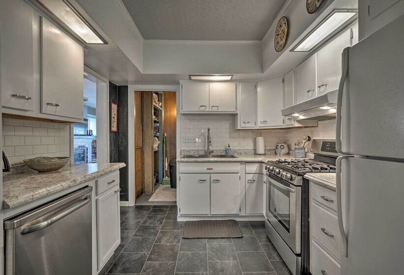 Comfortable Craftsman Home   2 Miles To Ub Campus!