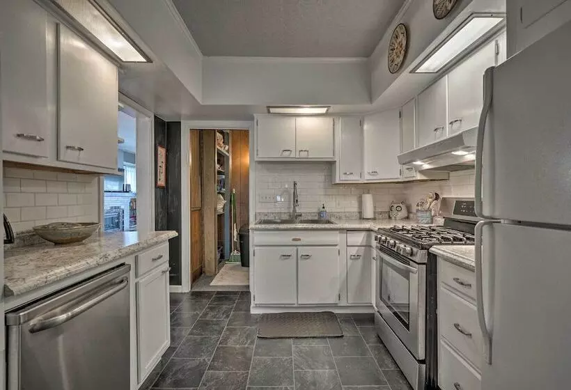 Comfortable Craftsman Home   2 Miles To Ub Campus!