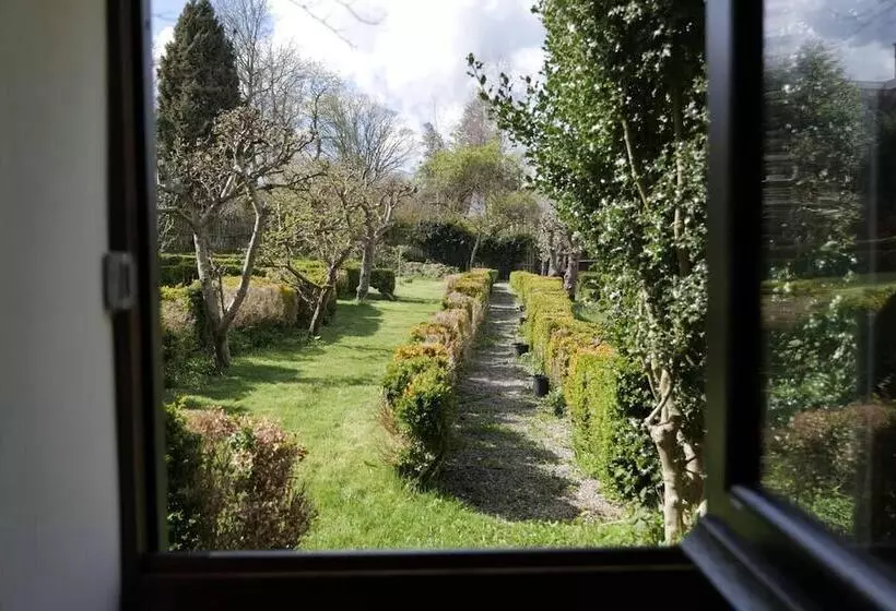 Cosy Secret Cottage In A Beautiful Walled Garden