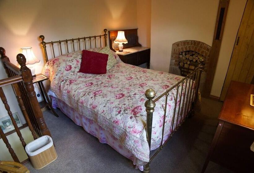 Cosy Secret Cottage In A Beautiful Walled Garden