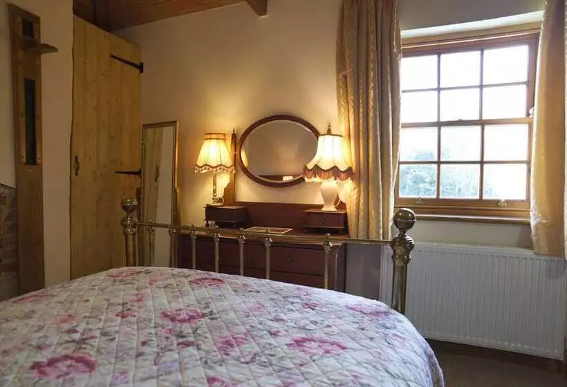 Cosy Secret Cottage In A Beautiful Walled Garden