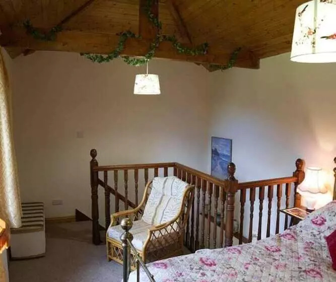 Cosy Secret Cottage In A Beautiful Walled Garden