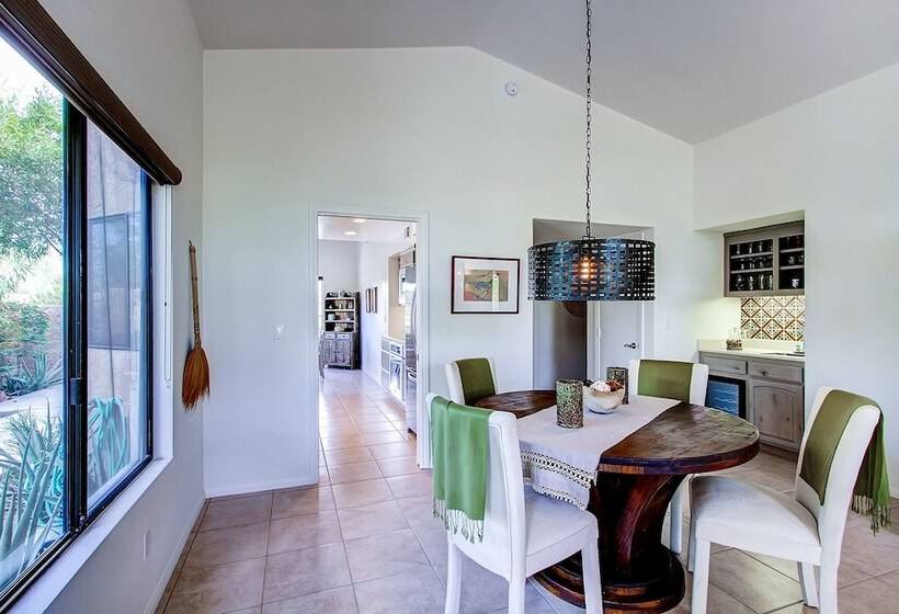 Country Club Home: 2br, 2 Ba + Den ~ 1 Mi To Golf!