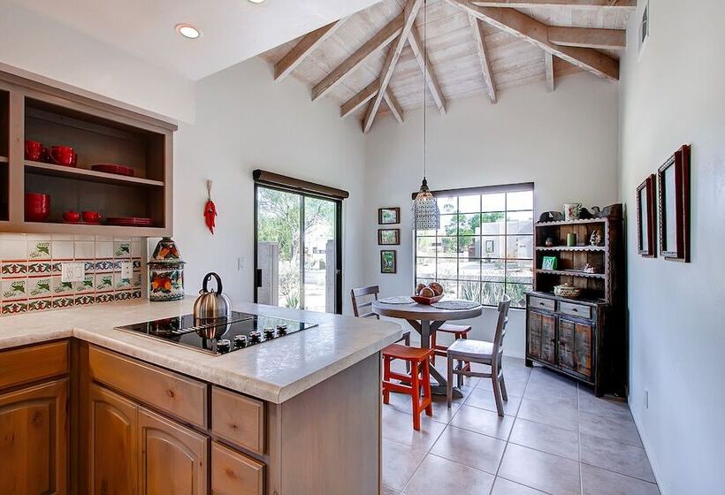 Country Club Home: 2br, 2 Ba + Den ~ 1 Mi To Golf!