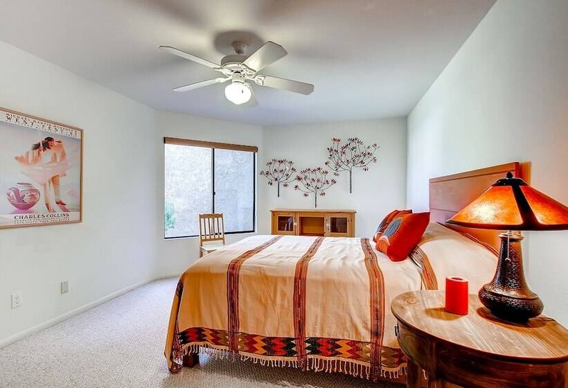 Country Club Home: 2br, 2 Ba + Den ~ 1 Mi To Golf!