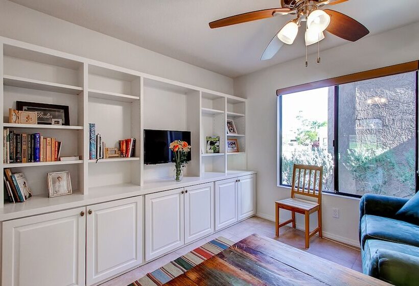 Country Club Home: 2br, 2 Ba + Den ~ 1 Mi To Golf!