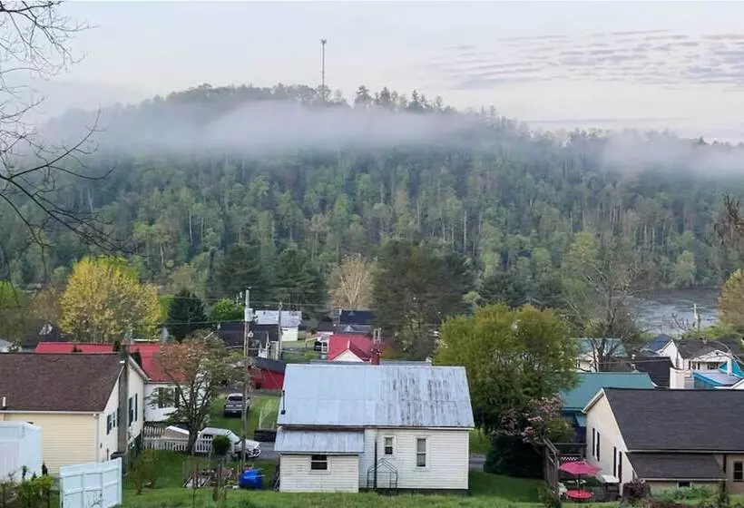 Cozy Fries Escape W/ Mountain & River Views!
