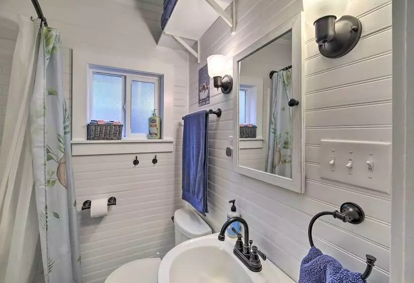 Cozy Fries Escape W/ Mountain & River Views!