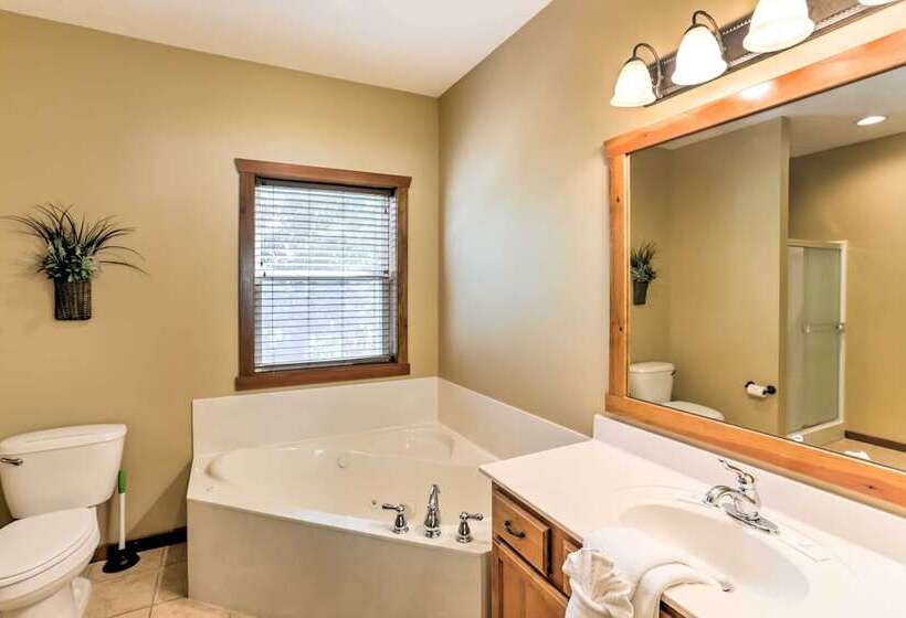 Branson Home W/ Game Room, Near Silver Dollar City