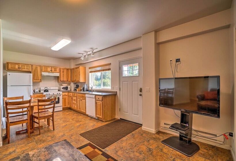 Family Retreat ~8 Mi To Downtown + Bishops Beach!