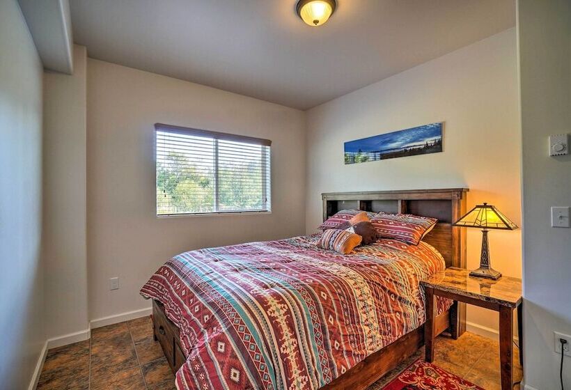 Family Retreat ~8 Mi To Downtown + Bishops Beach!