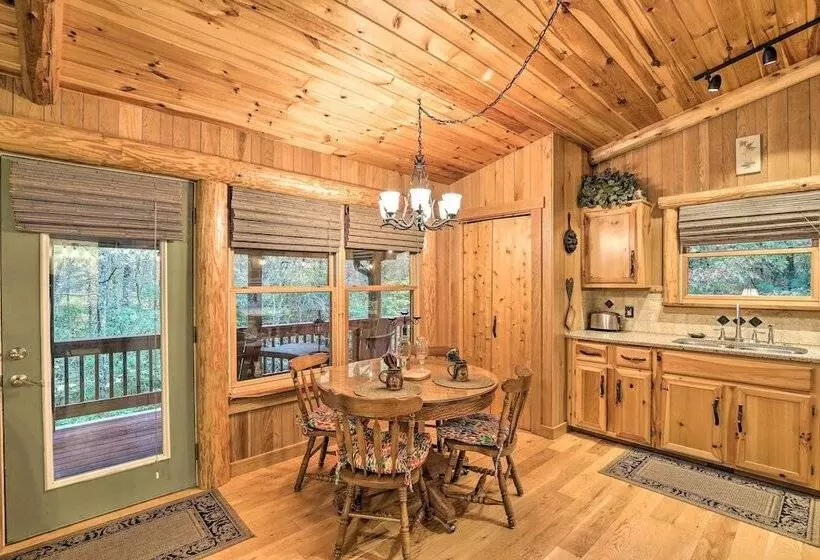 Fletcher Cabin: Wraparound Deck & Pond Access