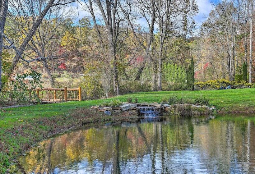 Fletcher Cabin: Wraparound Deck & Pond Access