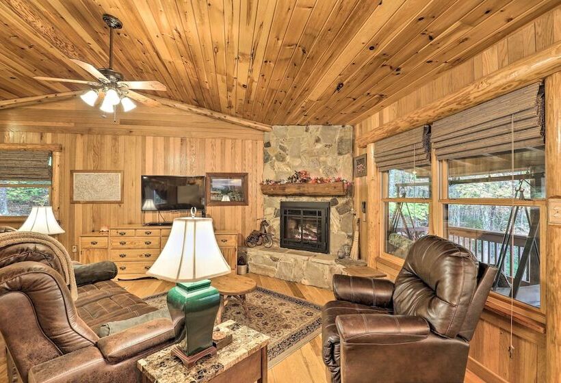 Fletcher Cabin: Wraparound Deck & Pond Access