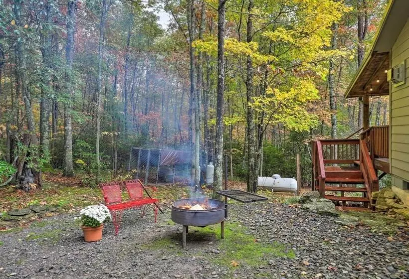 Fletcher Cabin: Wraparound Deck & Pond Access