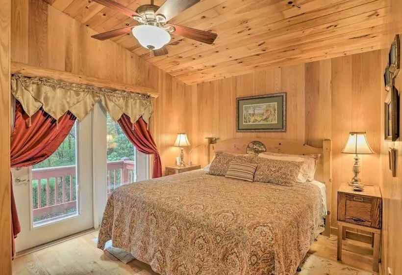 Fletcher Cabin: Wraparound Deck & Pond Access