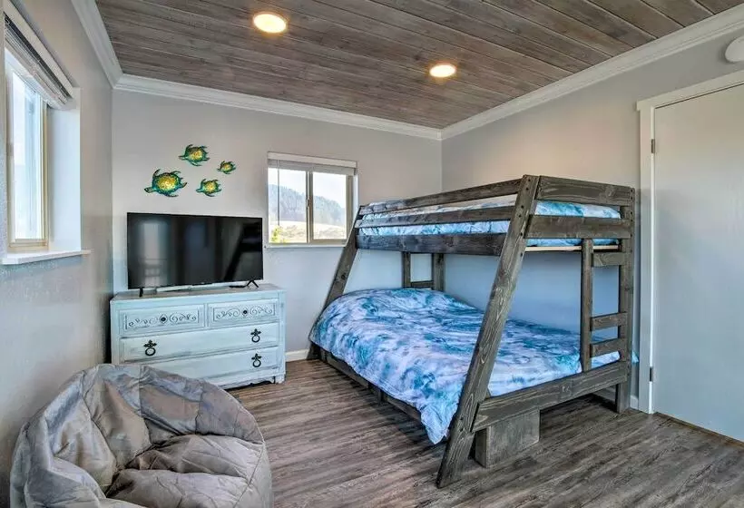 Gold Beach Home W/ Hot Tub, 1/4 Mi To Beach!