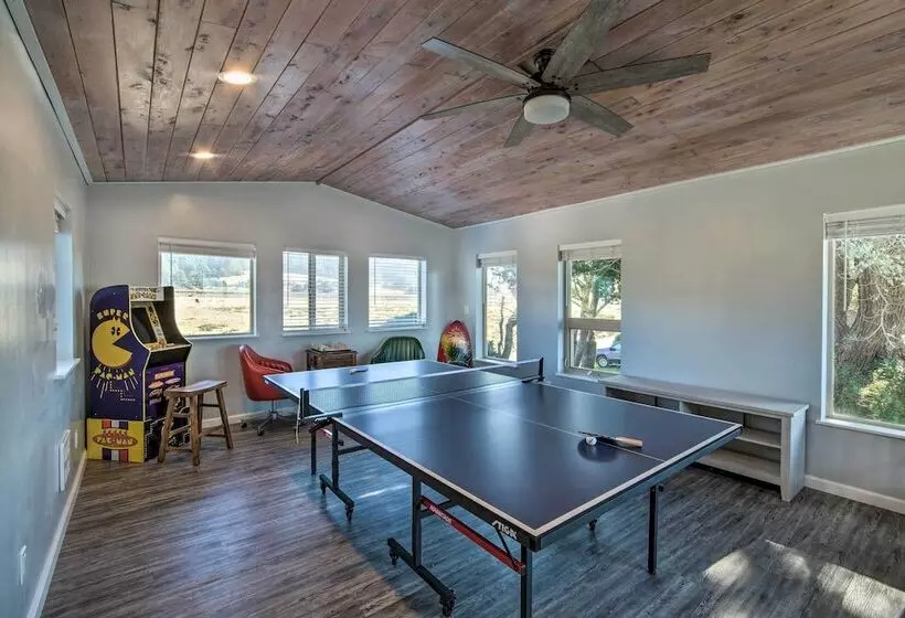 Gold Beach Home W/ Hot Tub, 1/4 Mi To Beach!